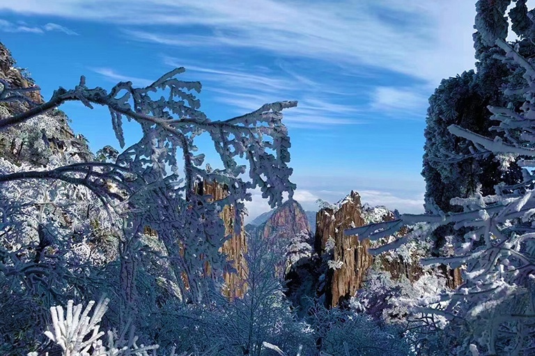 Huangshan Begin-to-believe Peak in Winter